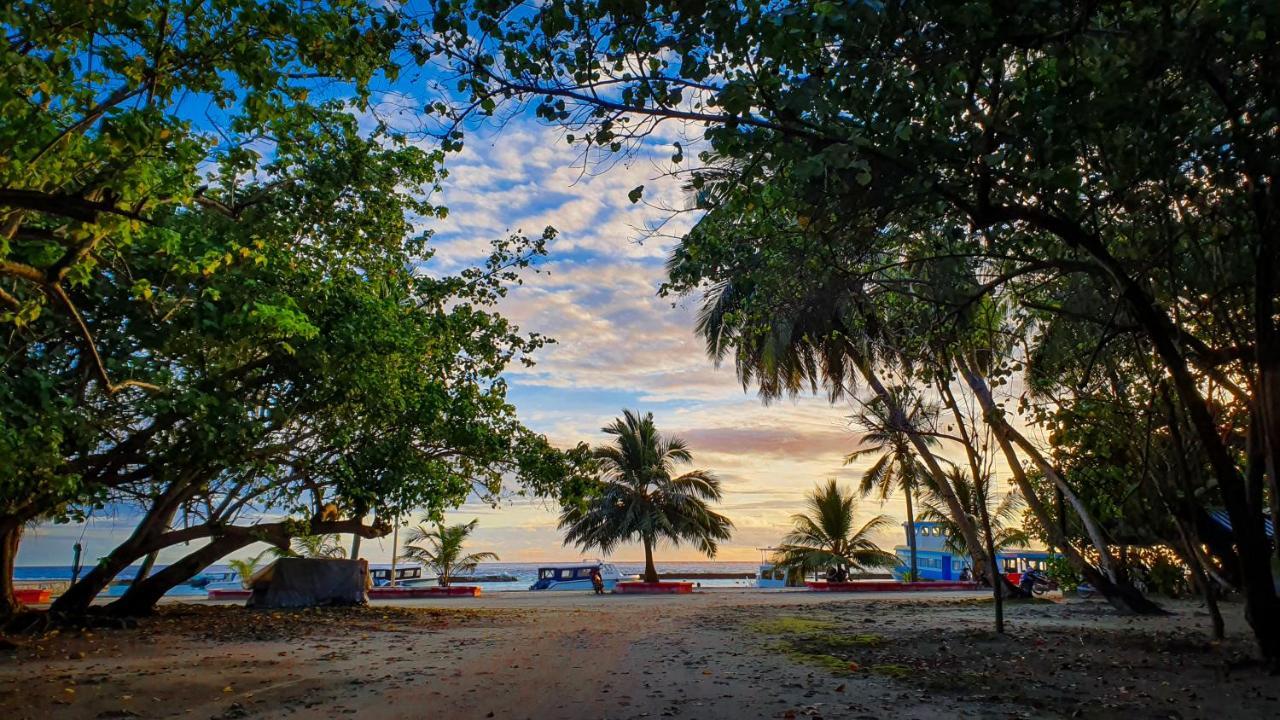 New Breeze Thoddoo Inn Extérieur photo